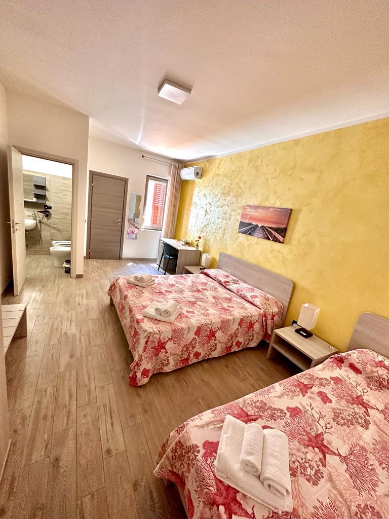 Camera Gialla 1