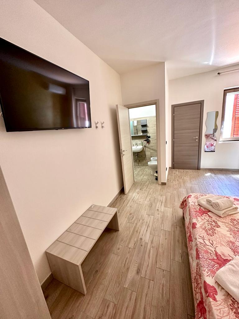 Camera Gialla 3